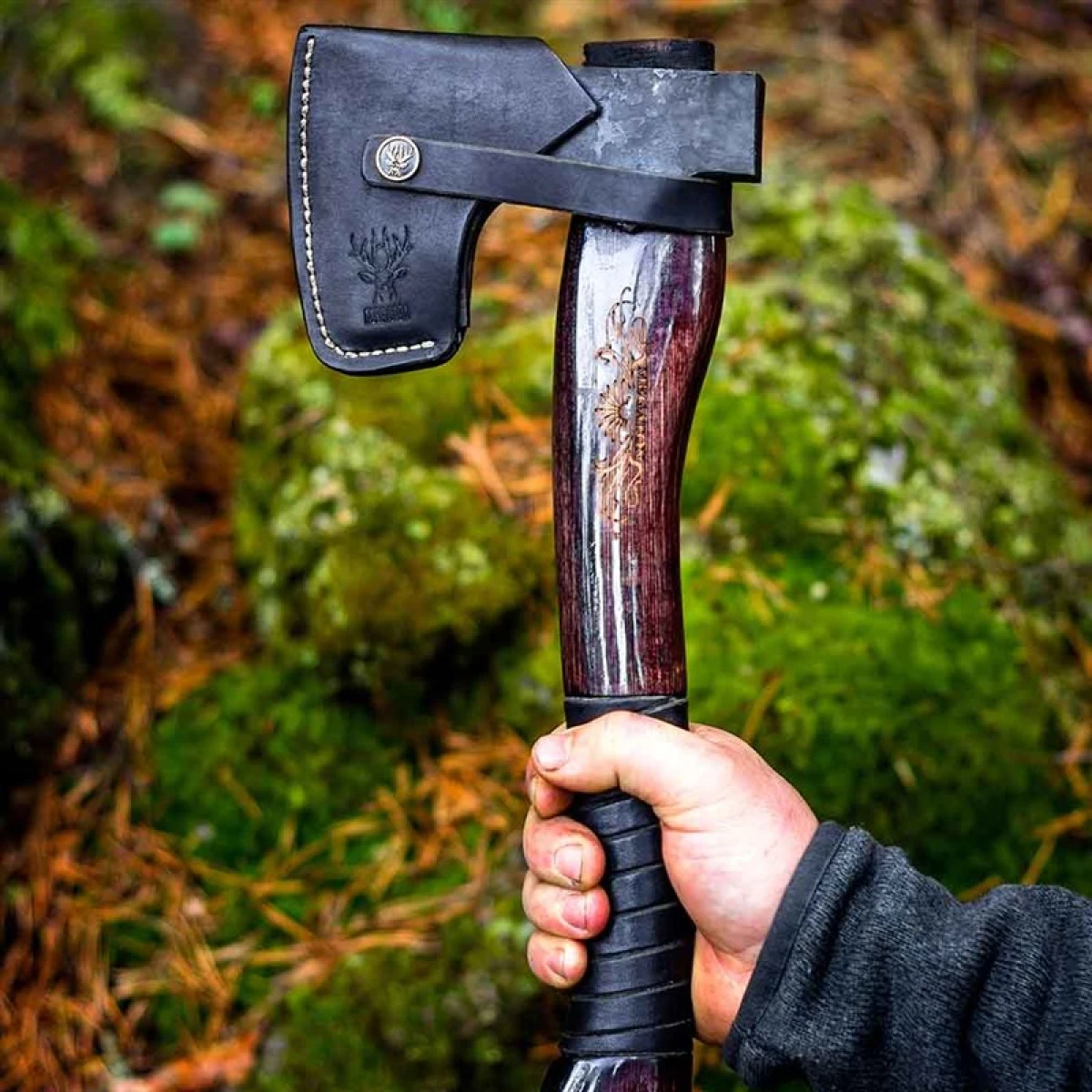 Megaton Axe V Axe 36 cm Kamp Baltası