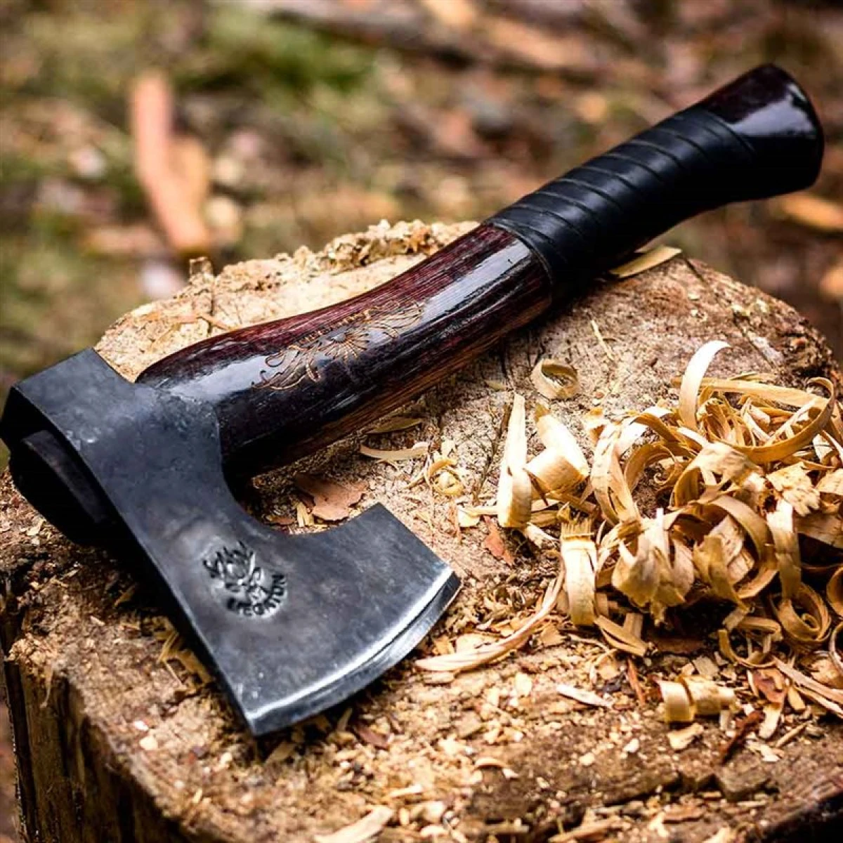 Megaton Axe V Axe 36 cm Kamp Baltası
