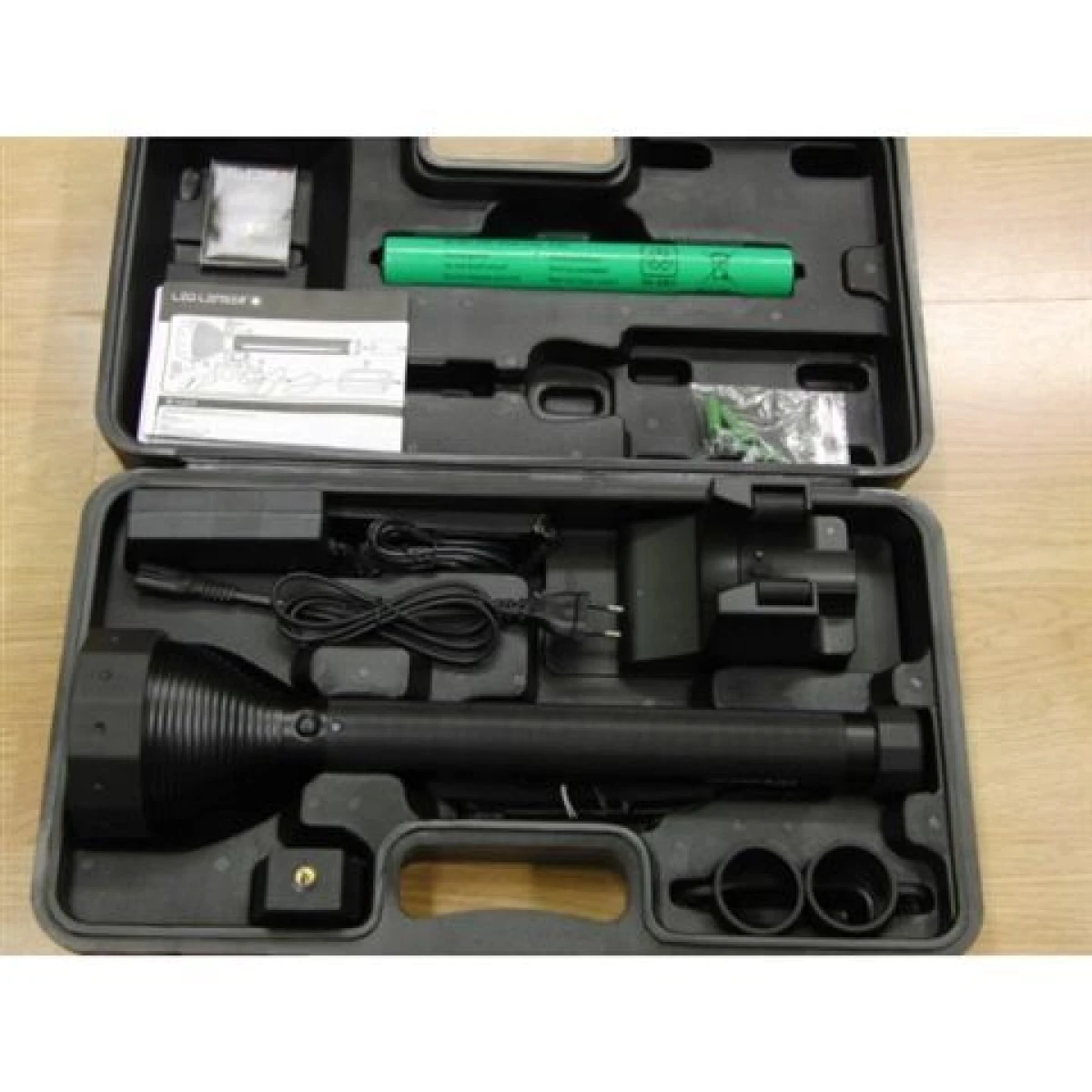 LED LENSER X21R Şarjlı El Feneri